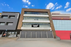 Super Townhouse OAK Owaisi Hospital Mailardevpally Formerly Tolkanti Arc, Hyderabad