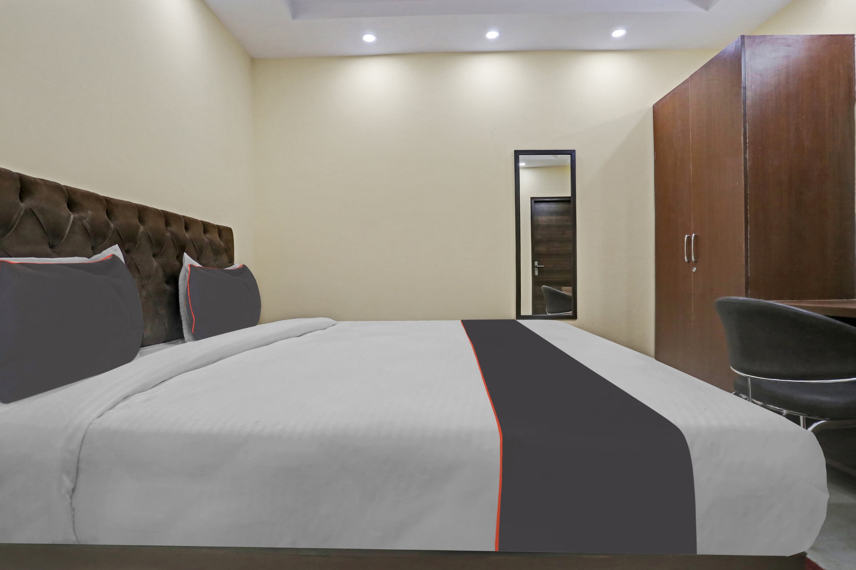 Hotel O Mannat Bhera Enclave - Tap to explore photos
