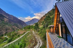 The Blissful A Frame Abode, Sainj