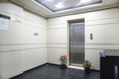 Super Townhouse OAK SR Hotel wakad, Pune