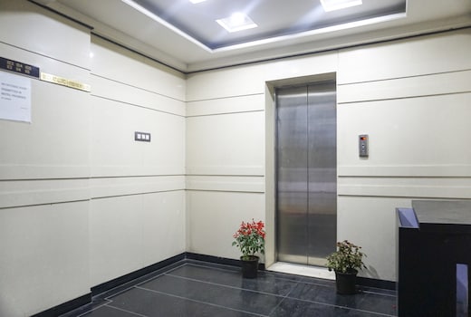 Super Townhouse OAK SR Hotel wakad