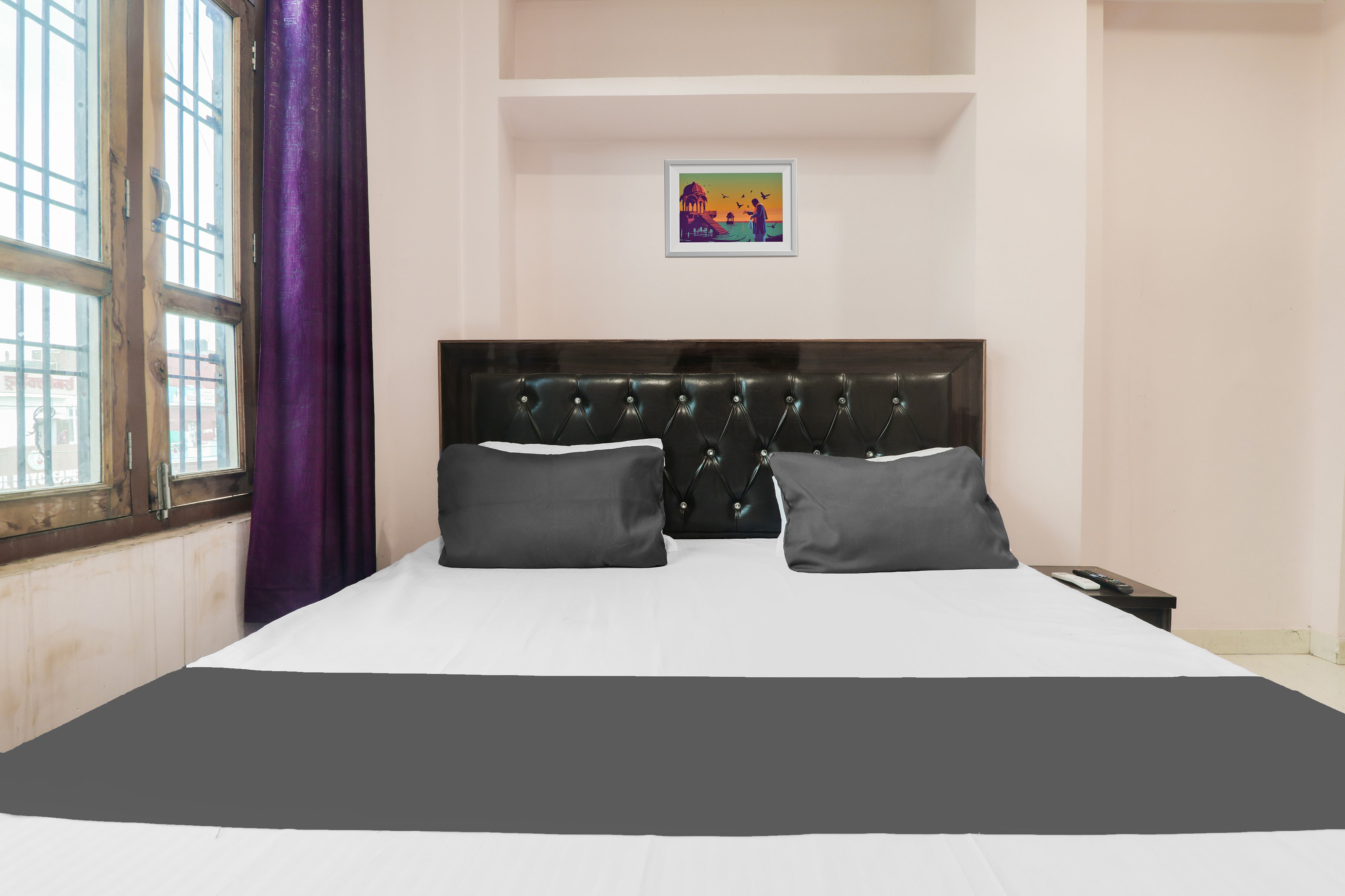 Hotel O Dwarka In - Tap to explore photos