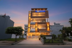 FabHotel Harnoor House - Gold Souk Mall, Gurgaon