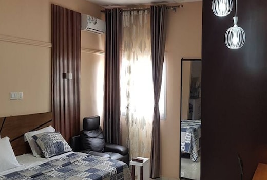Tranquil Luxury Accommodation With Kitchen In The Heart Of The City