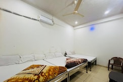 Hardik Guest House 500 mtr from Reengus Junction Railway Station, Chomu