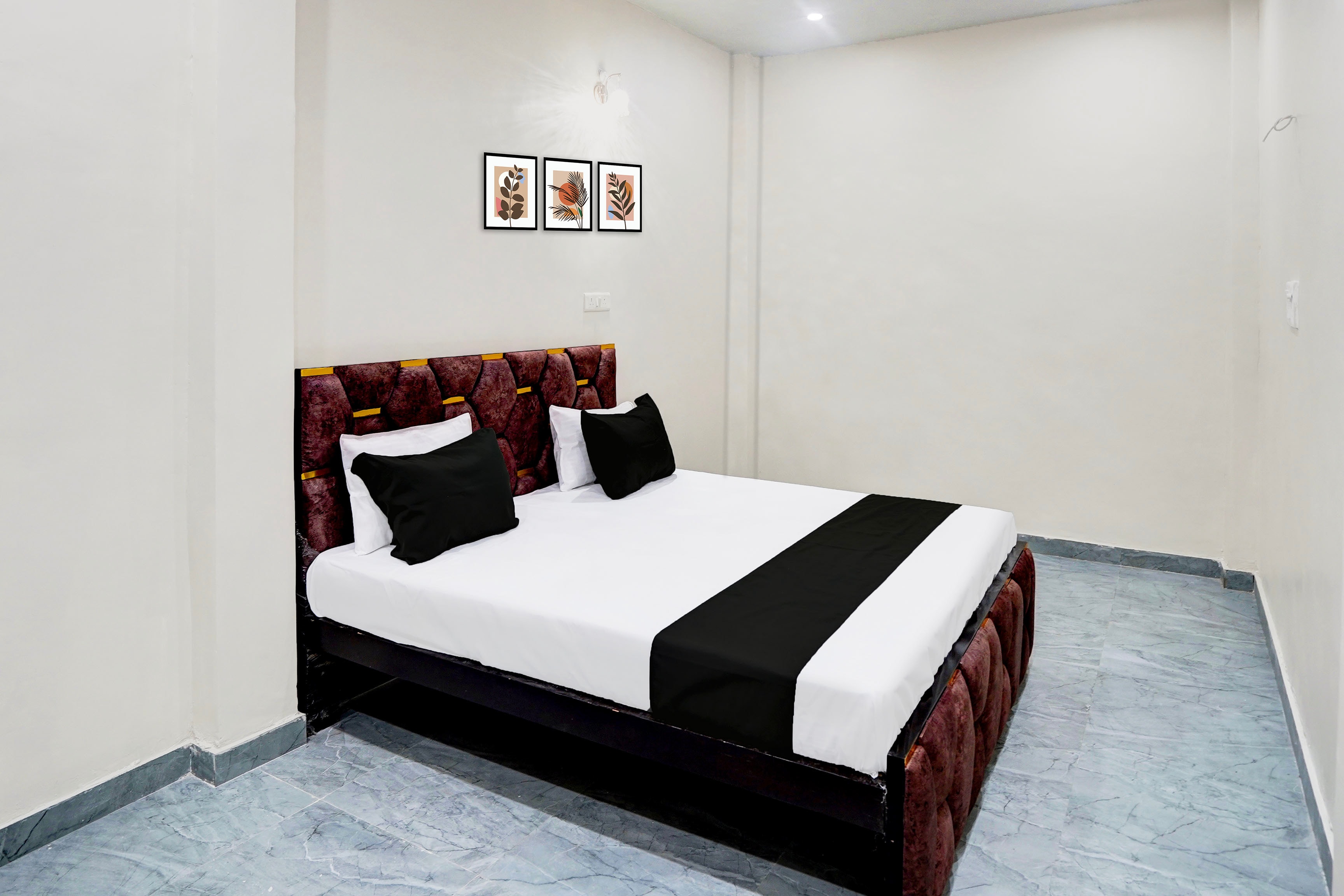 Hotel O Laxmi Guest House - Tap to explore photos