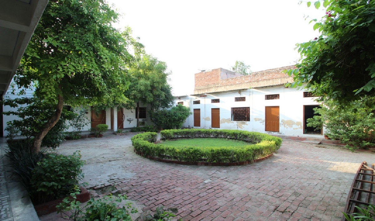 Hotel Shyam Palace - Tap to explore photos