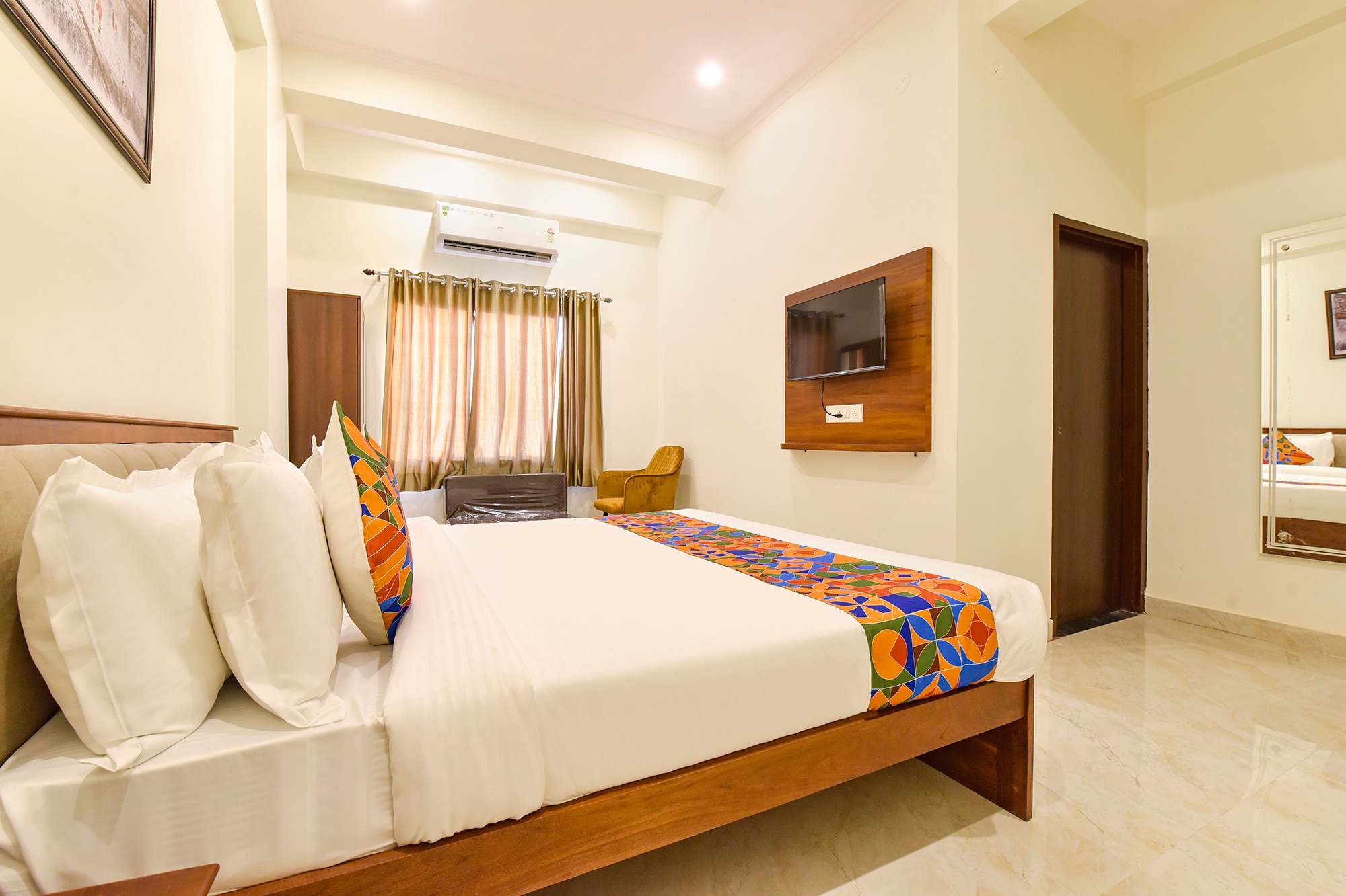 FabHotel Yuvraj Inn - Mansarovar - Tap to explore photos