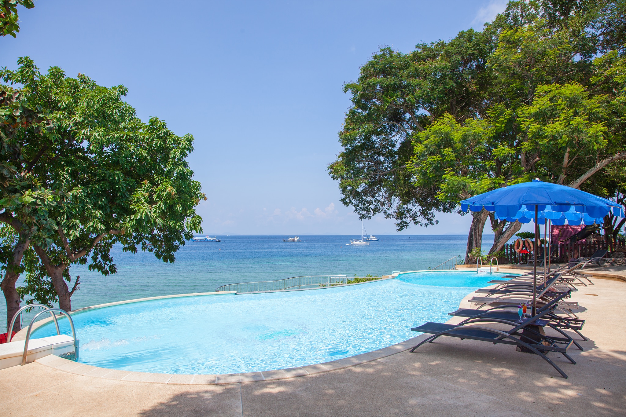 Phi Phi Natural Resort - Tap to explore photos