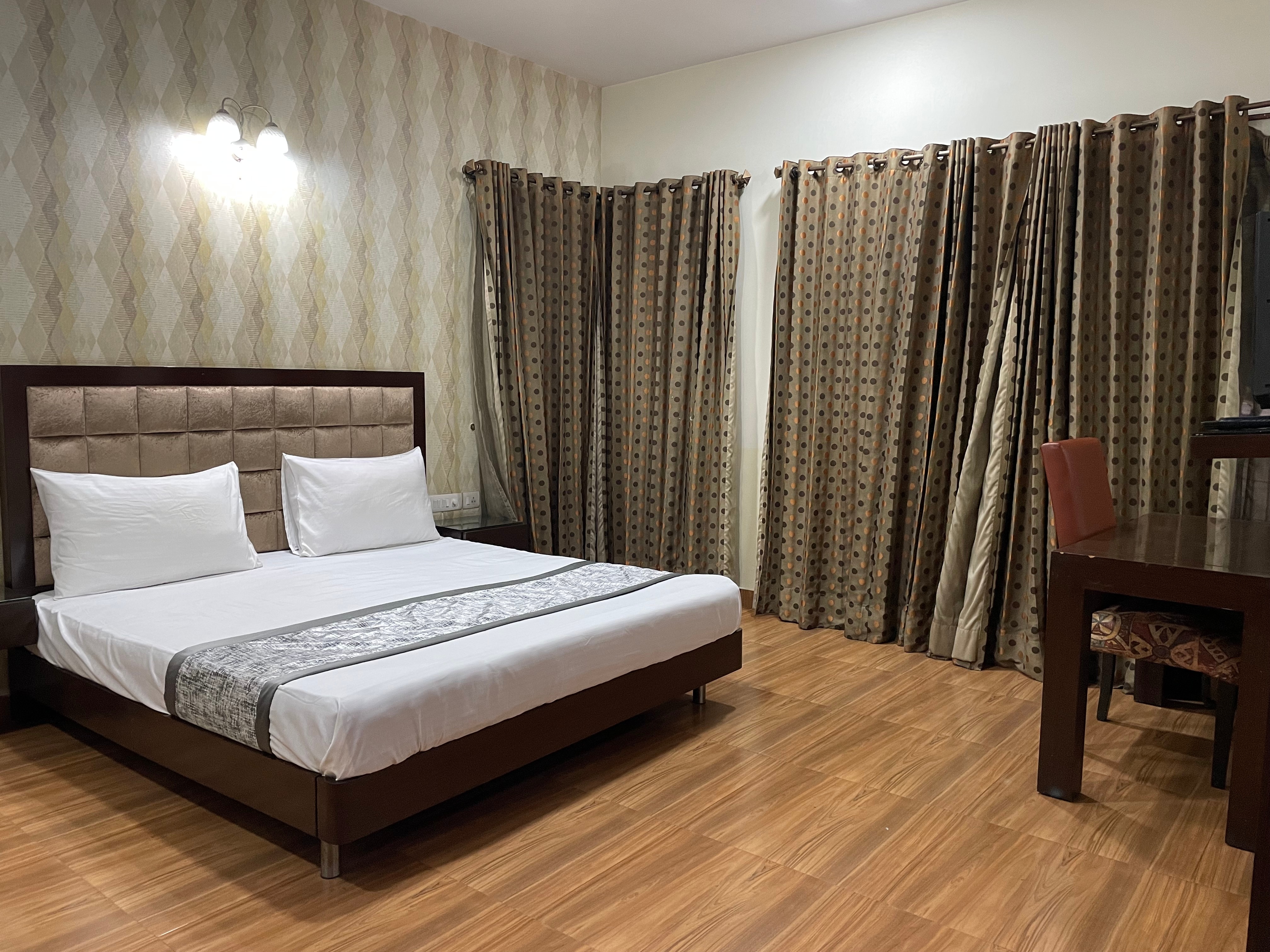 Studio Apartment Near Fortis Hospital Gurgaon - Tap to explore photos