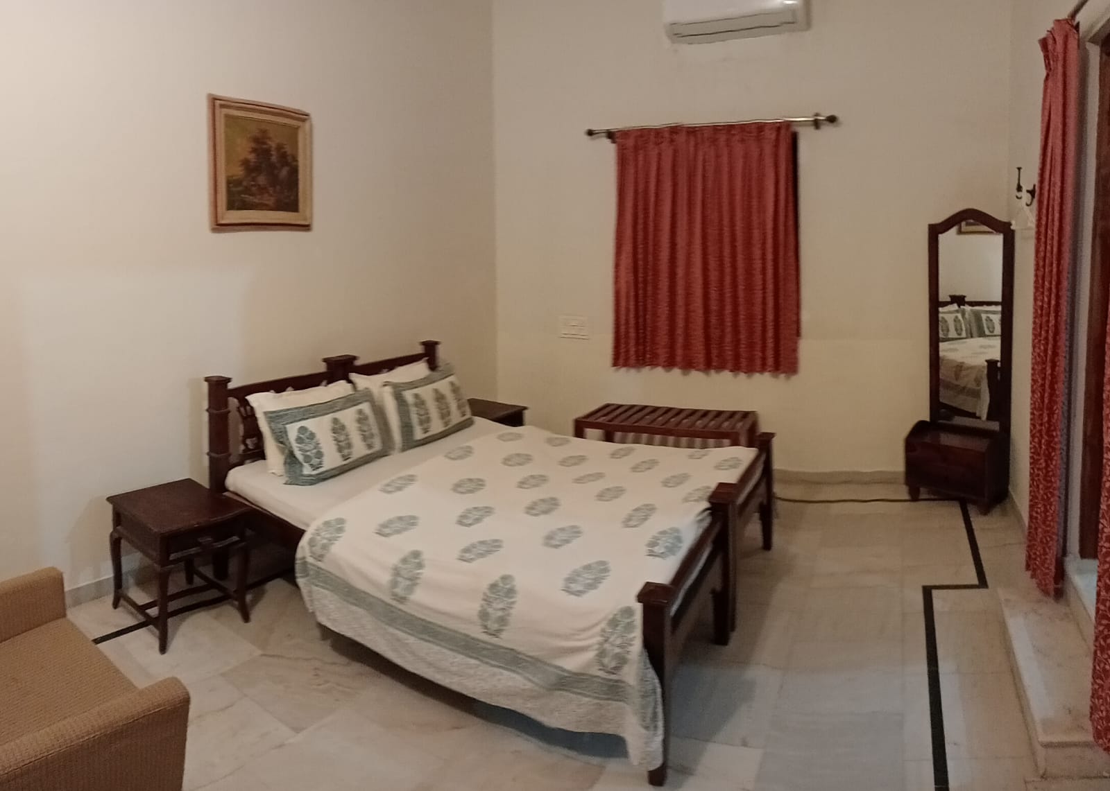 Idar House - Tap to explore photos