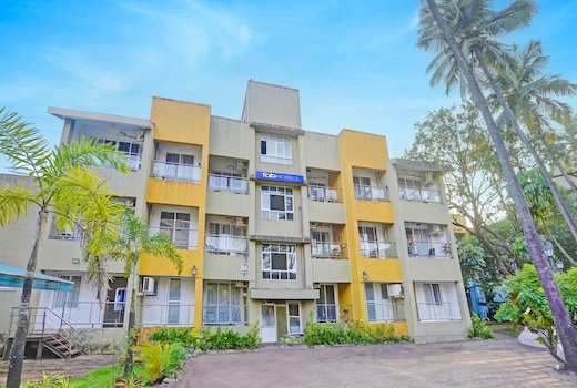 FabHotel Charvi Reemz