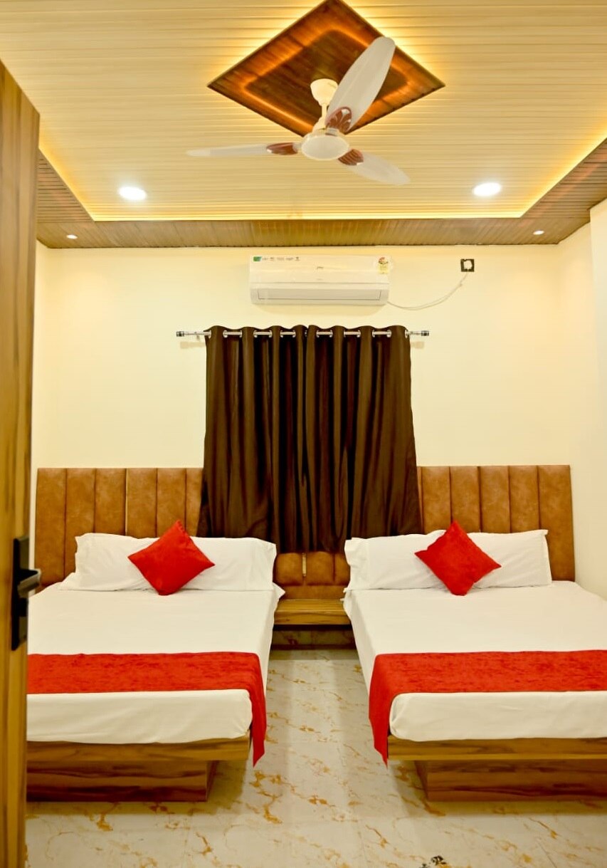 Hotel Mansi Ganga palace - Tap to explore photos