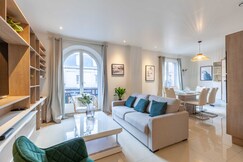 Luxurious 2 bedroom duplex on Place Morny, Yvelines