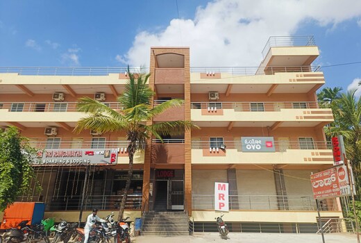 Hotel O P N K Suites