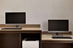 La Quinta Inn & Suites by Wyndham Orlando - IDrive Theme Parks, Siesta Key