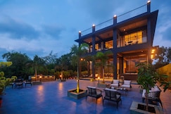 StayVista | Sunset Boulevard Villa, Karjat