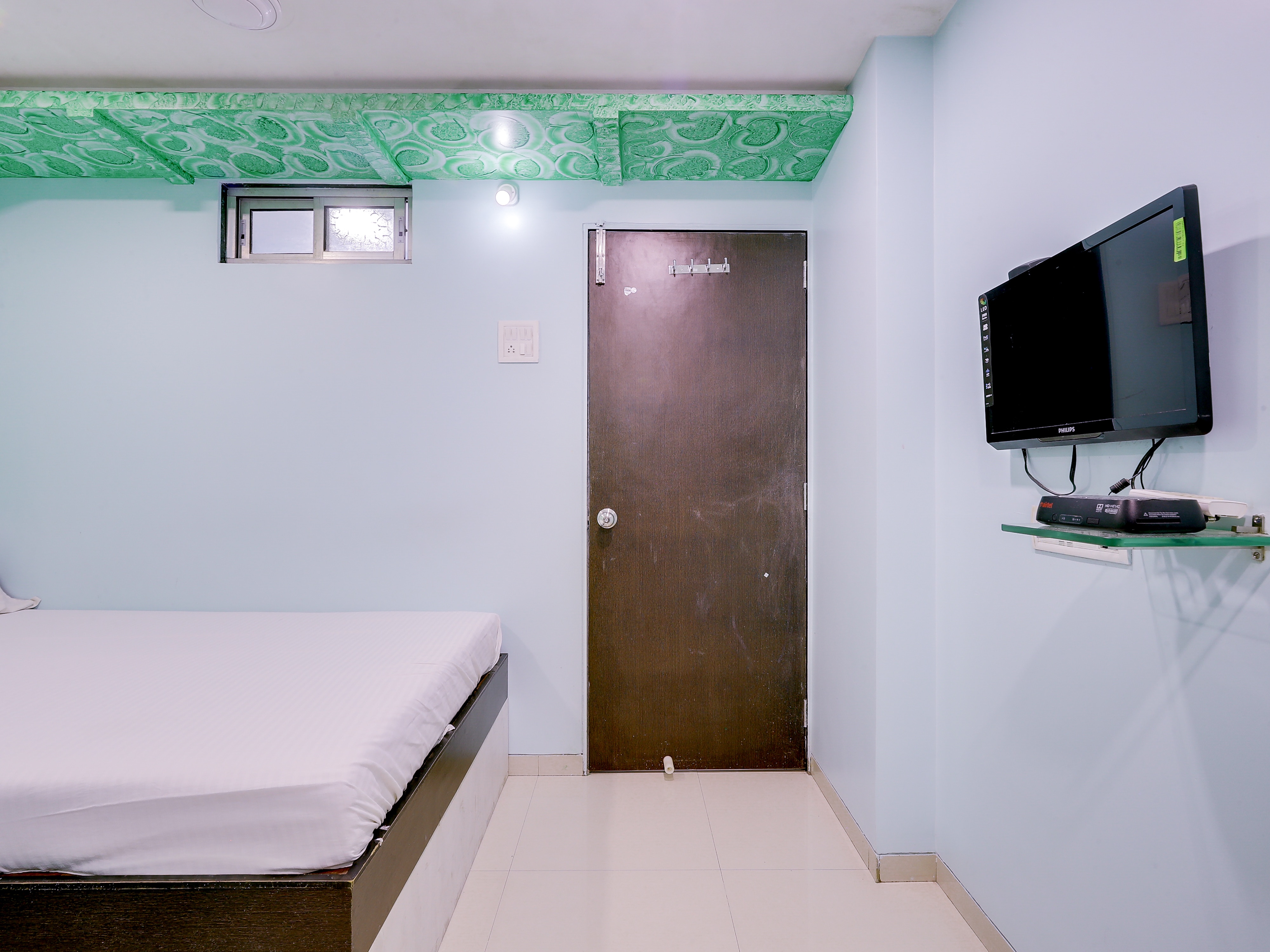 NEW SHRINIWAS LODGING AND BOARDING HOUSE - Tap to explore photos