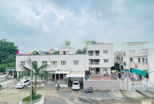 Hotel Rajdhani - Best Family Hotel in Pavagadh and Halol