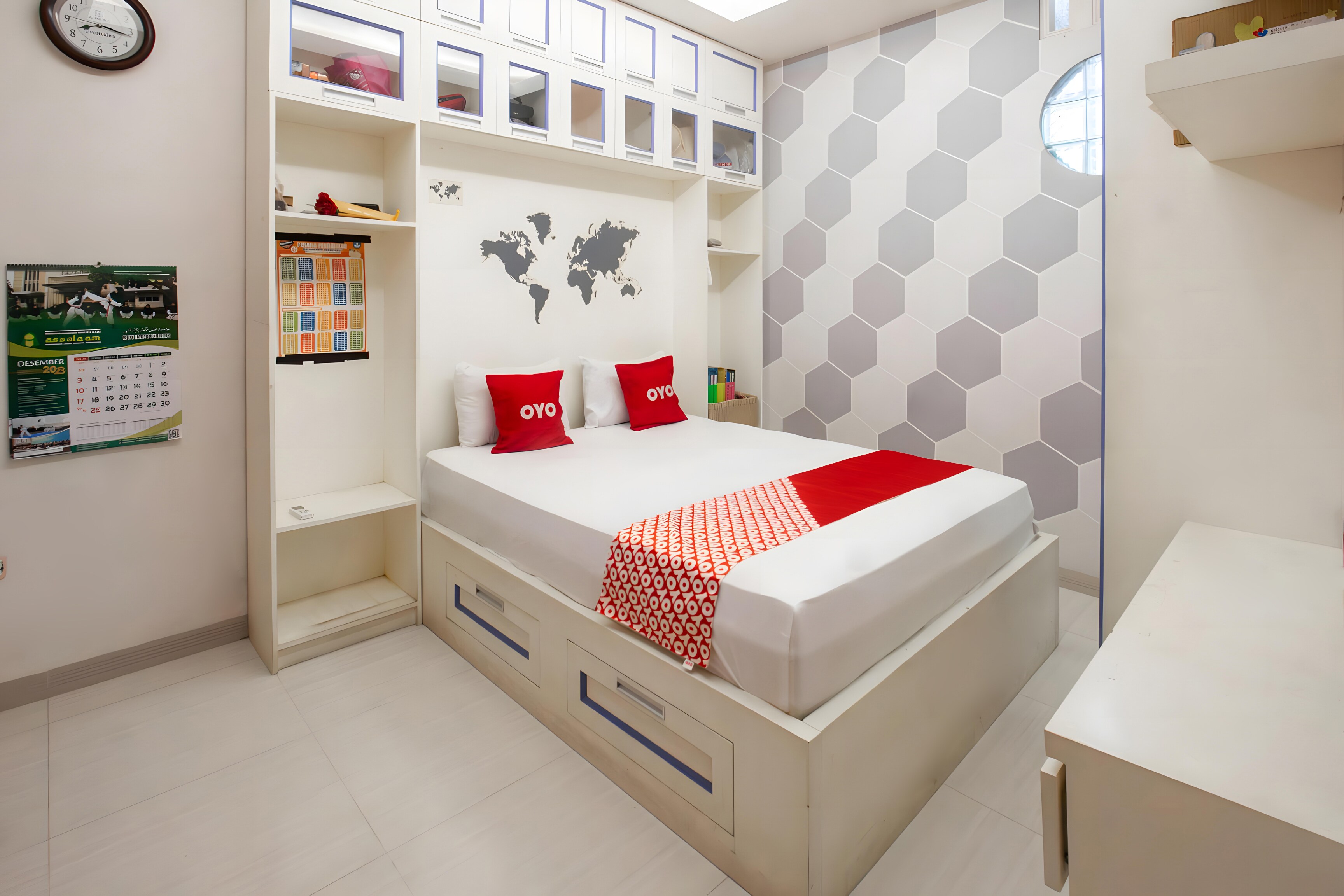 OYO 93723 Vj Sweethome Syariah - Tap to explore photos