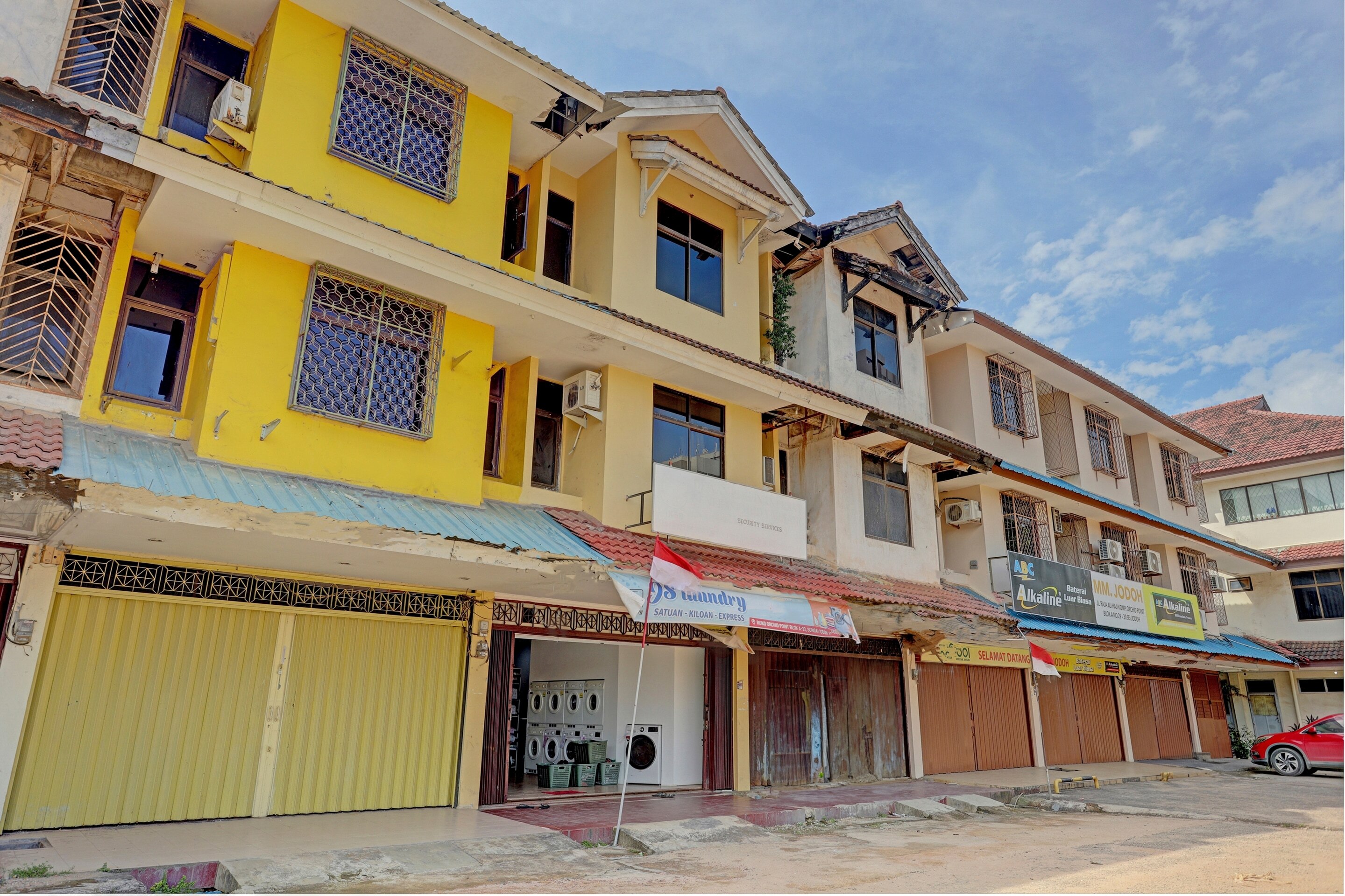 SPOT ON 92923 Toyo Homestay Syariah - Tap to explore photos