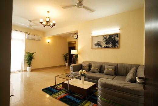 Skydeck Apartment |4BHK Near Taj by Homeyhuts