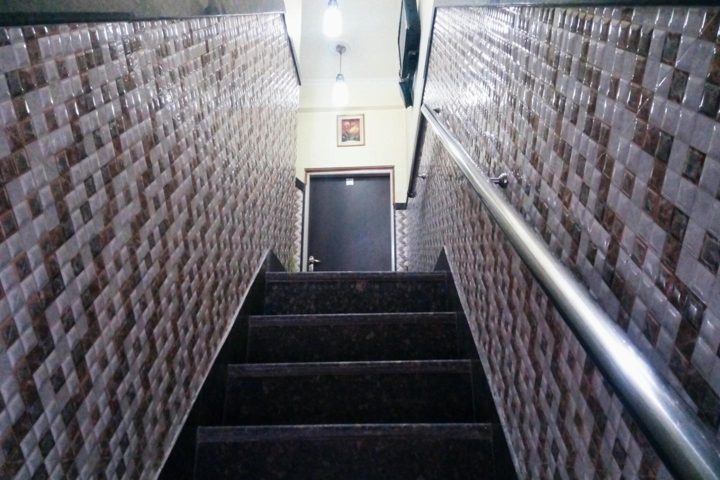 Hotel Gouri Palace - Tap to explore photos