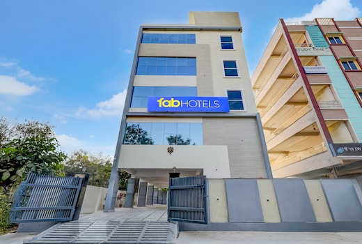 FabHotel Yagna Grand