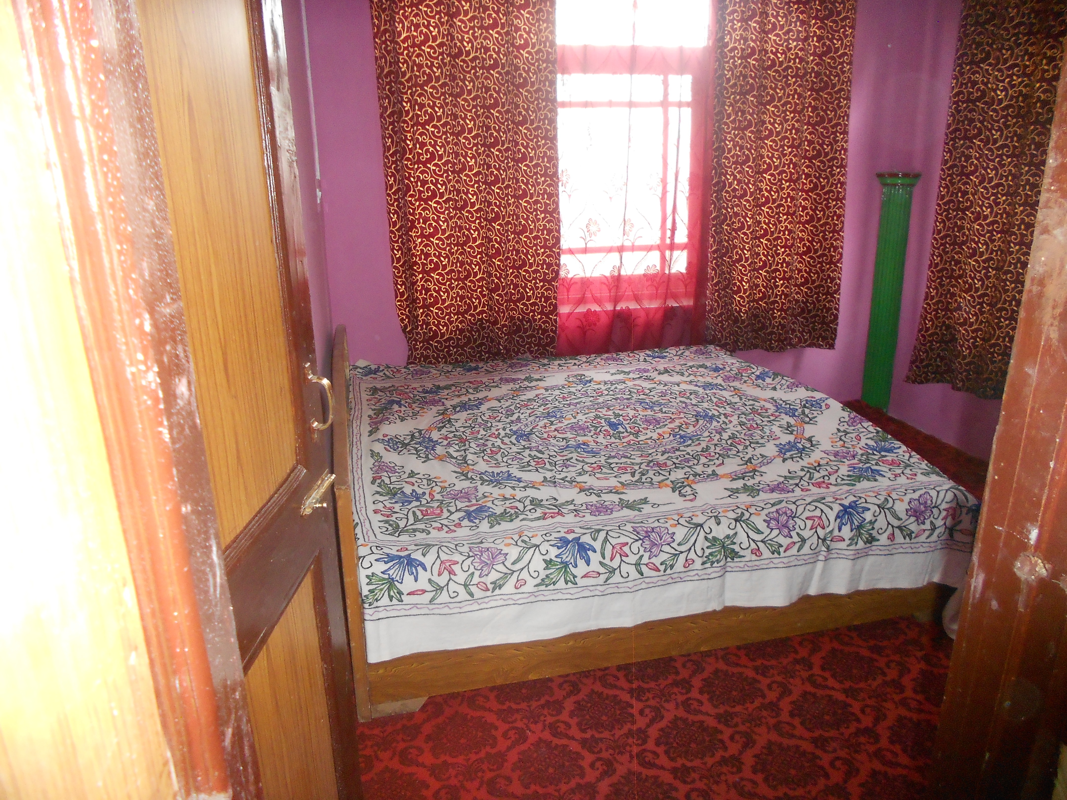 ALAMDAR GUEST HOUSE - Tap to explore photos