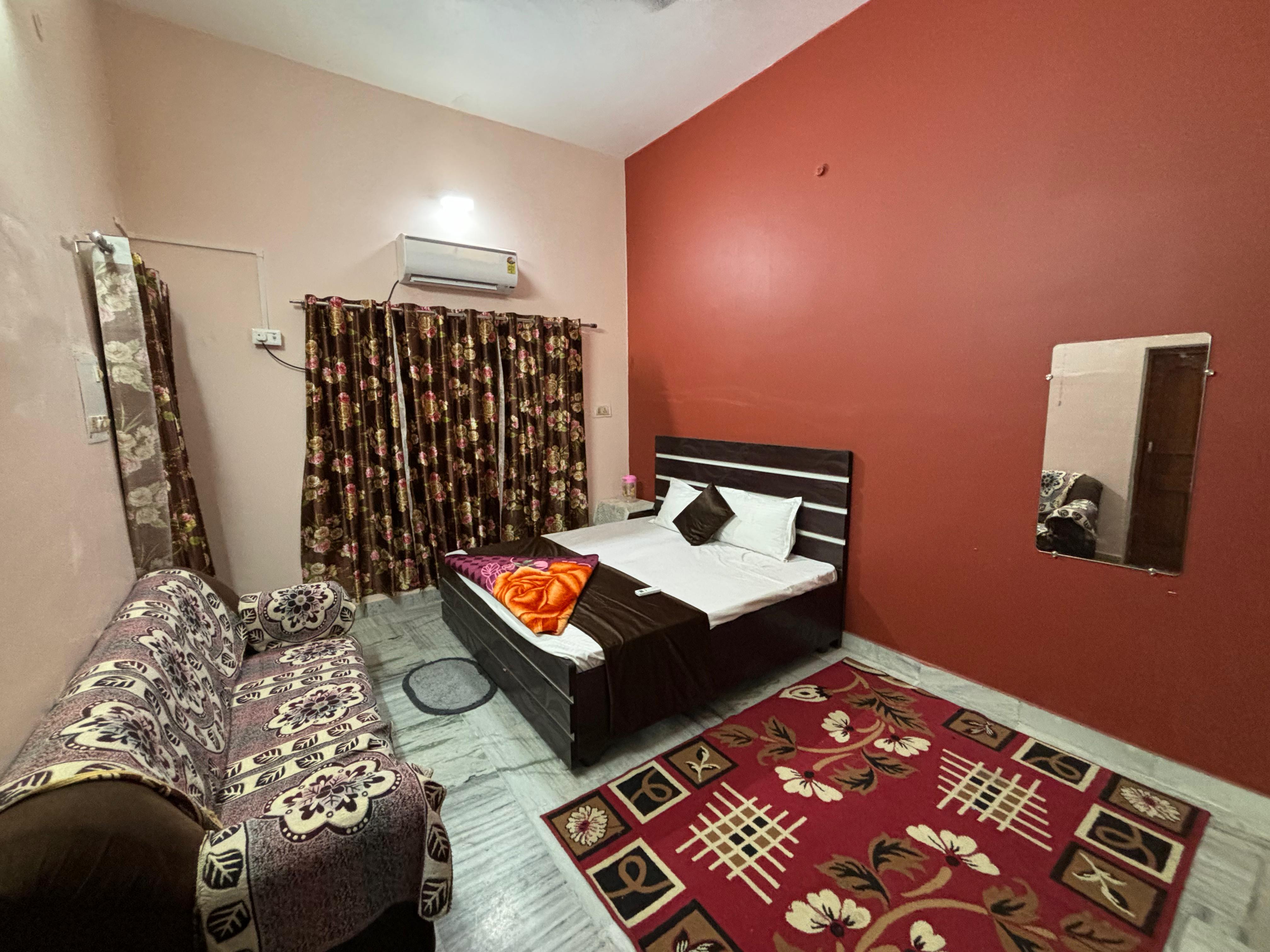 Yogeshwar homstay - Tap to explore photos