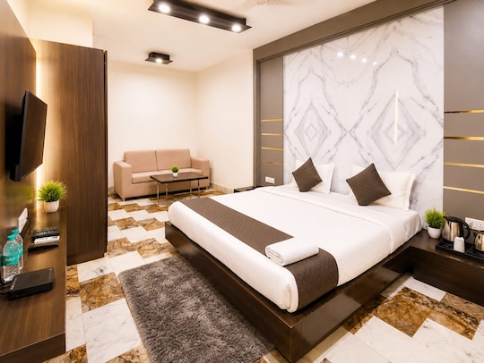 //imgak.mmtcdn.com/pwa_v3/pwa_hotel_assets/default.jpg