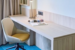 Holiday Inn & Suites Makati, Dasmarinas