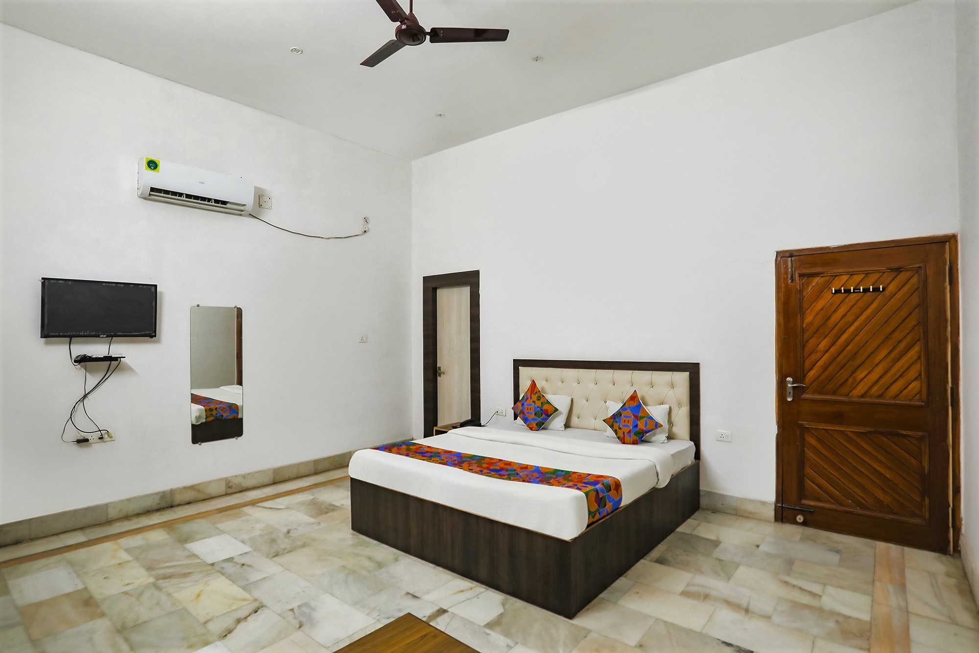 FabExpress Prashansa Palace - Tap to explore photos