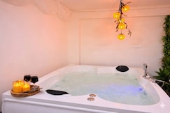 Cayetana Luxury 1bhk Private Jacuzzi AC Lift HSR, Bangalore