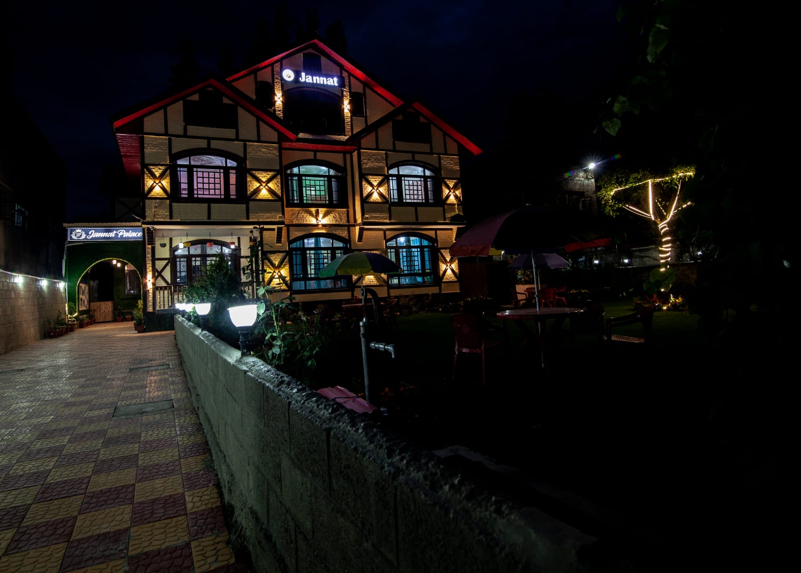 Hotel Jannat Heritage - Tap to explore photos