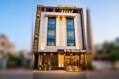 The Bellevue - 1.5km from Railway Station, Dabra