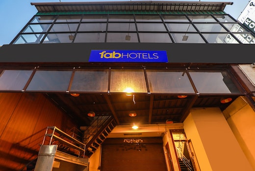 FabHotel Lloyds Inn