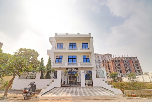 Hotel O White House