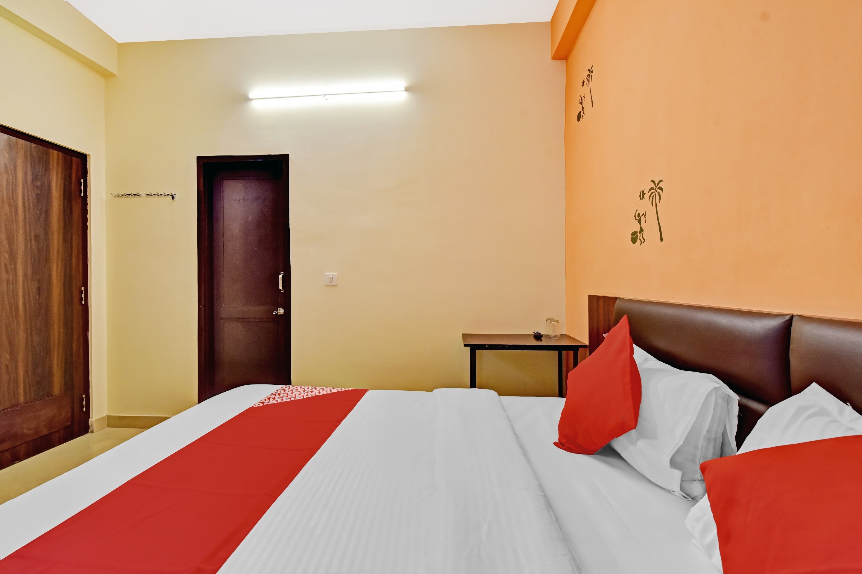 Hotel O Mansarovar Inn - Tap to explore photos
