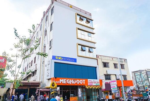 FabHotel Gargi Galuxe - Nr. Ankushrao Natyagruha