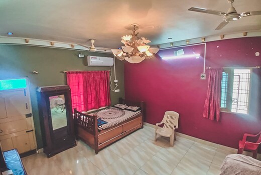 Peaceful stay at Saradha Nivas near Temple
