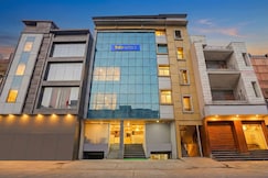 Via Red Apple II, Delhi