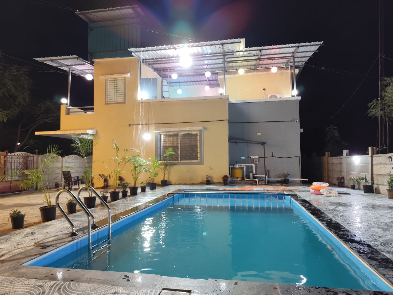 4BHK Villa with Pool Stay - Tap to explore photos