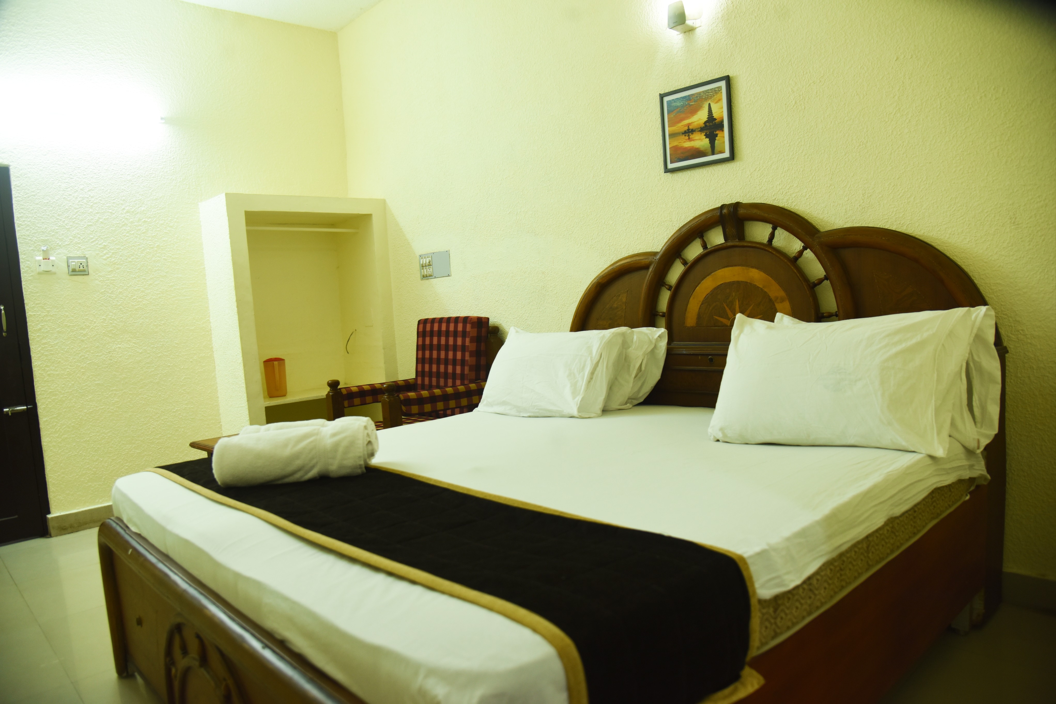 Triveni Tourist Home - Tap to explore photos