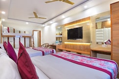 Hotel Glow Inn@3 Mins Walk From NDLS Rail Station, Delhi