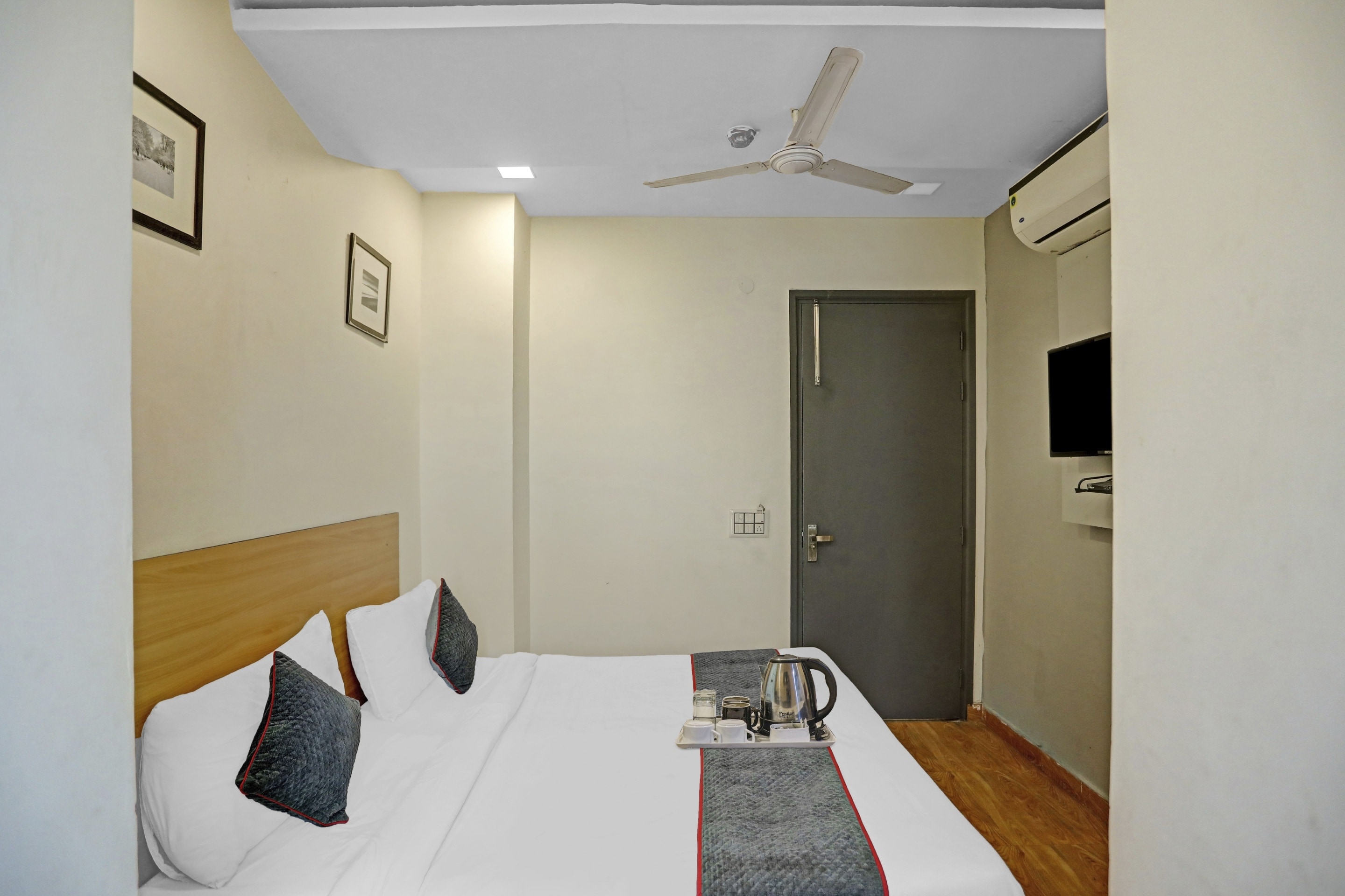 Super Townhouse Mannat Rohini 16 - Tap to explore photos