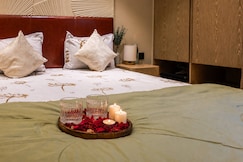 Casa Solaria | Elegant Studio | Couple Friendly | Self Check in, Dadri