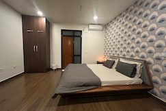 Stylish Duplex House With a Pool View in Raichak., Diamond Harbour