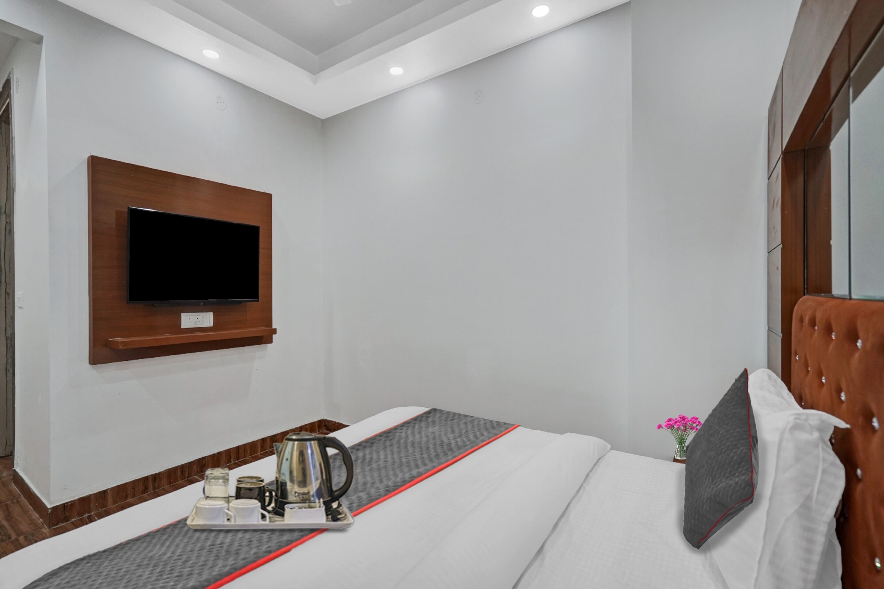 Townhouse F Hotels - Tap to explore photos