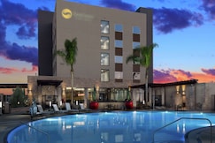 SunCoast Park Hotel Anaheim, Tapestry Collection by Hilton, Orange